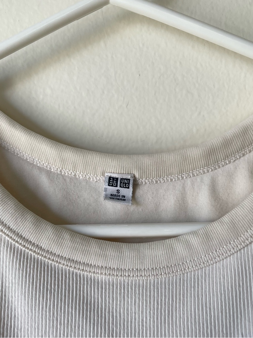UNIQLO White Ribbed Tank Top - Picture 2 of 6